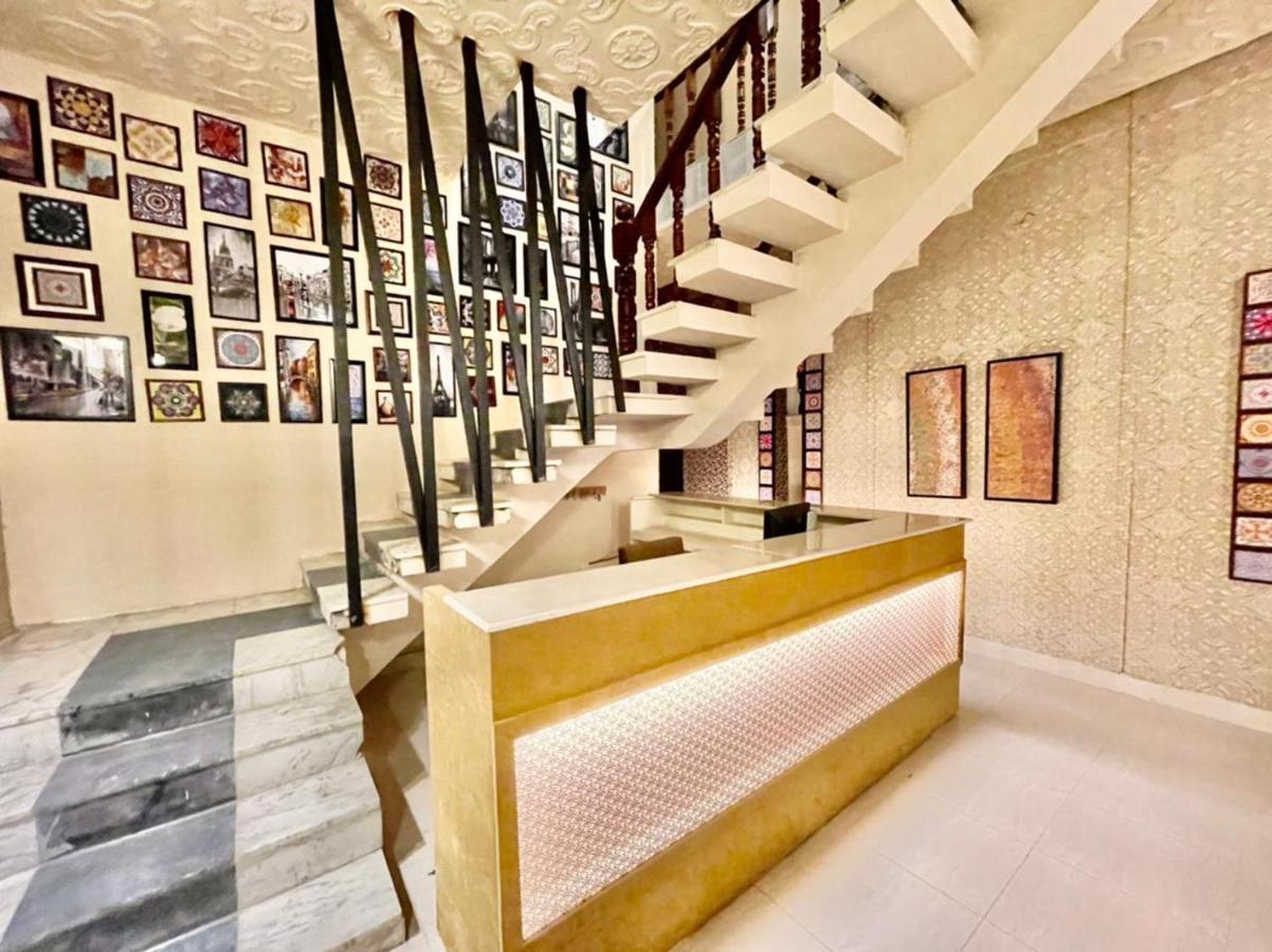 Shelton Hotel Mardan エクステリア 写真