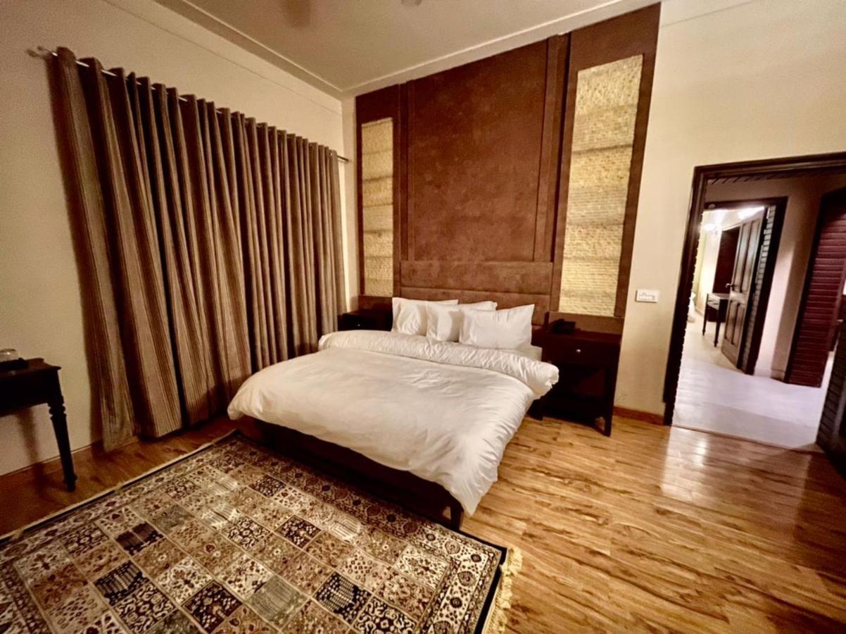 Shelton Hotel Mardan エクステリア 写真