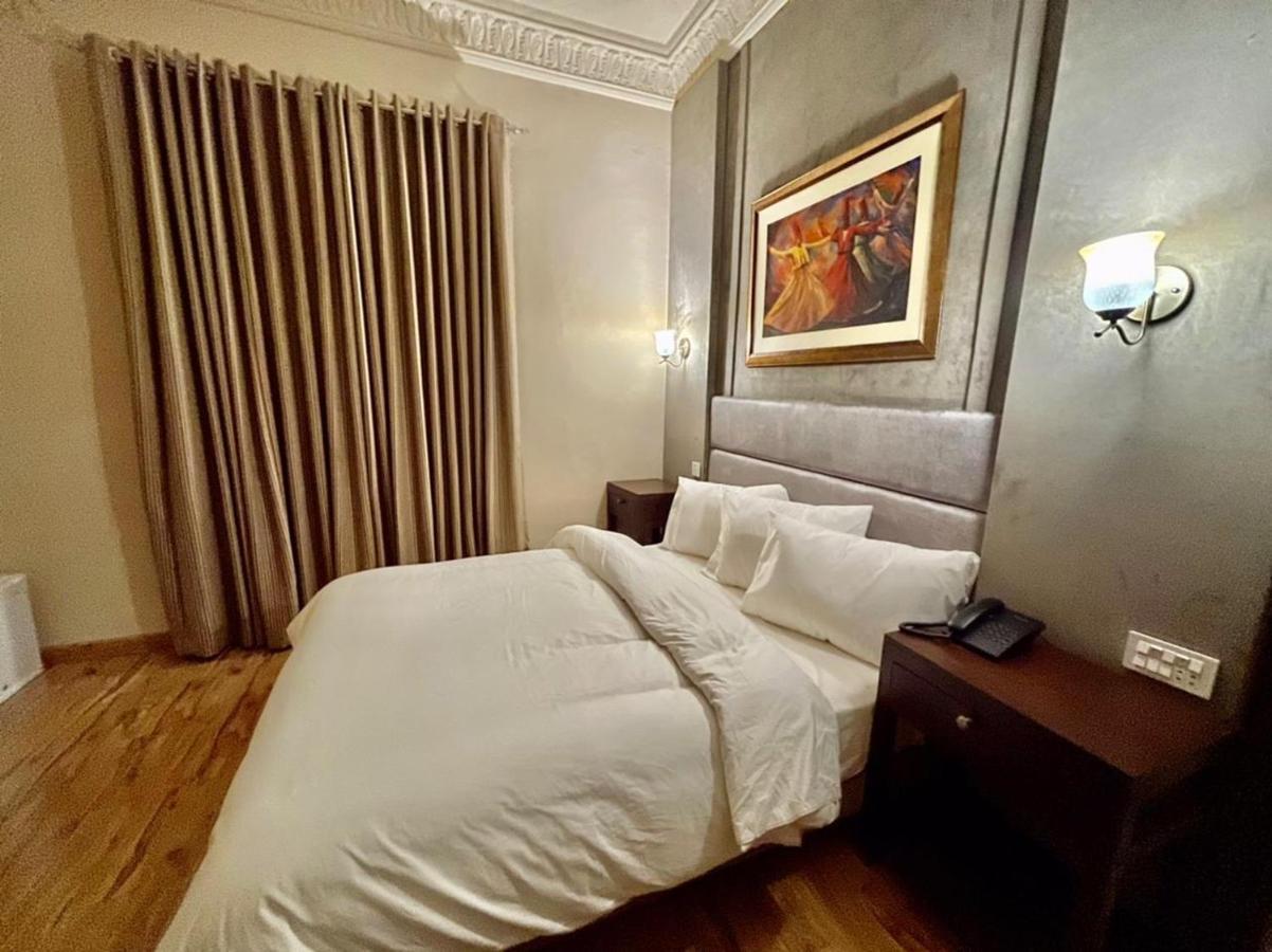 Shelton Hotel Mardan エクステリア 写真