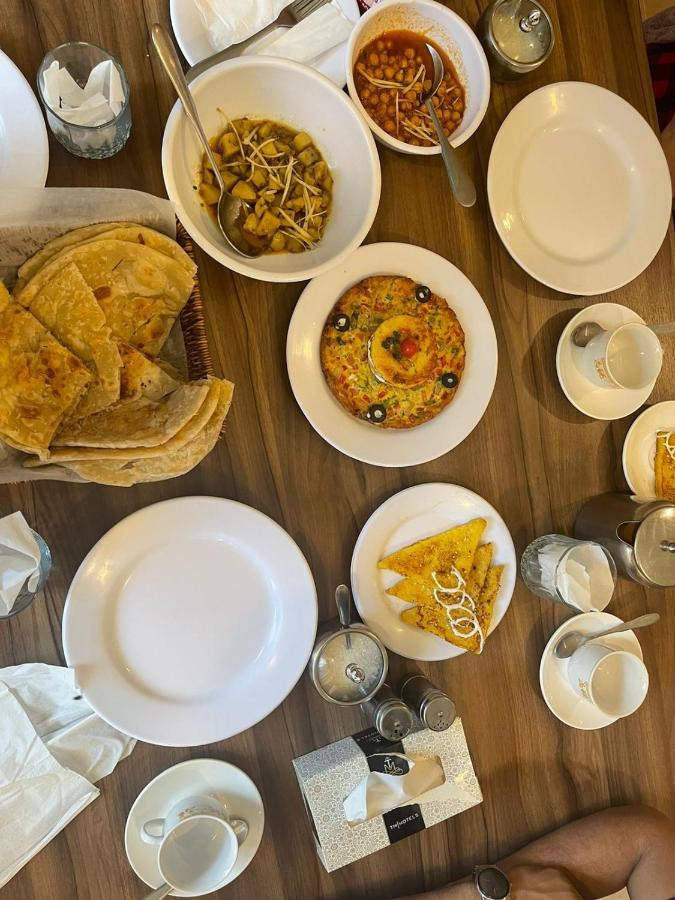 Shelton Hotel Mardan エクステリア 写真